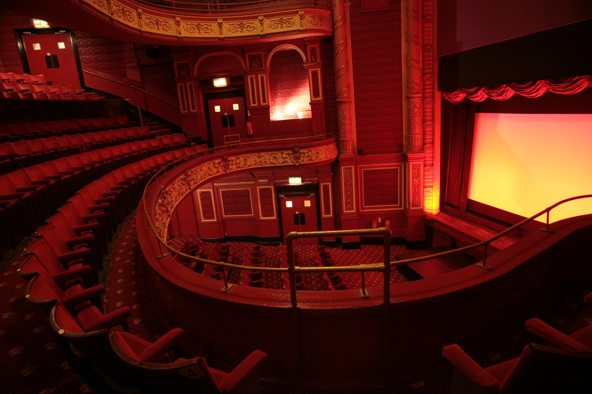 Weekend theater. Королевская опера (Лондон). Королевская опера (Лондон) ресторан балкон. Electric Cinema в Ноттинг-Хилле, Лондон, Англия. Electric Cinema.